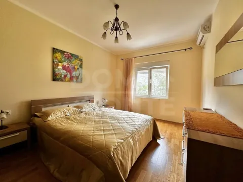 Izdavanje, dvosoban stan, 80m², Prčanj, Kotor - image 11