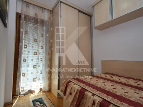 Furnished bedroom with a double bed, large wardrobe and access to the terrace. - image 6