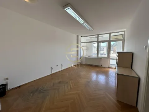 Rent, office space, 46m², Bulevar Oslobodjenja, Novi Sad Sve Podlokacije - image 2
