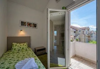 Izdavanje, trosoban stan, 120m², Seljanovo, Tivat - image 12