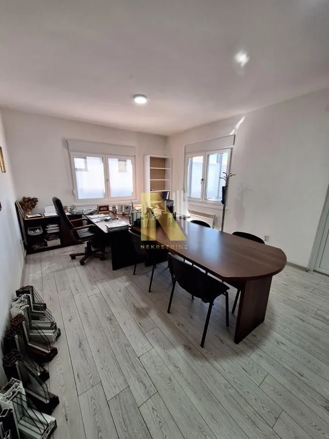 Sale, office space, 1252m², Stara Pazova, Srbija