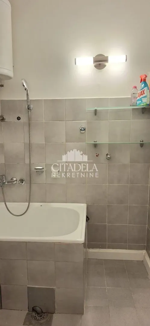 Izdavanje, jednosoban stan, 36m², Banovo Brdo, Beograd