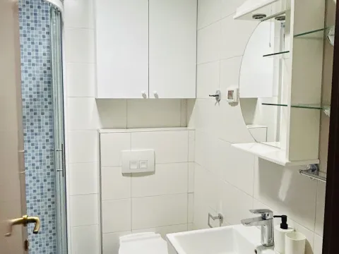 Izdavanje, jednosoban stan, 54m², City Kvart, Podgorica - image 7