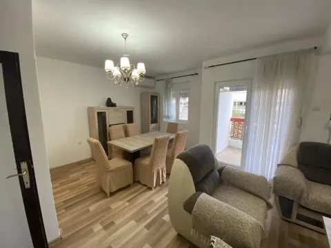 Living room with dining area and access to the terrace. - image 4