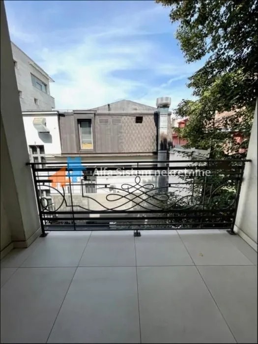 Izdavanje, četvorosoban stan, 190m², Neimar, Vračar Sve Podlokacije