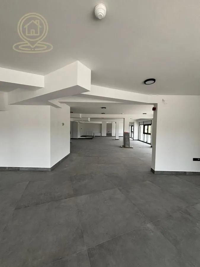 Rent, office space, 550m², Medijana, Niš