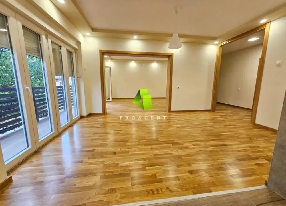 Prodaja, trosoban stan, 92m², Pantelej, Niš