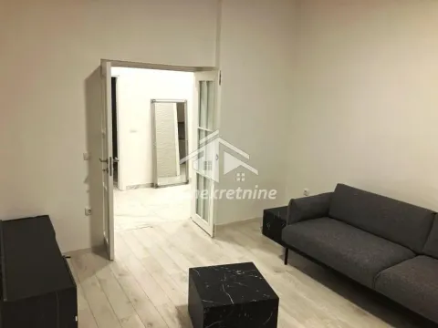 Izdavanje, četvorosoban stan, 80m², Skadarlija, Beograd