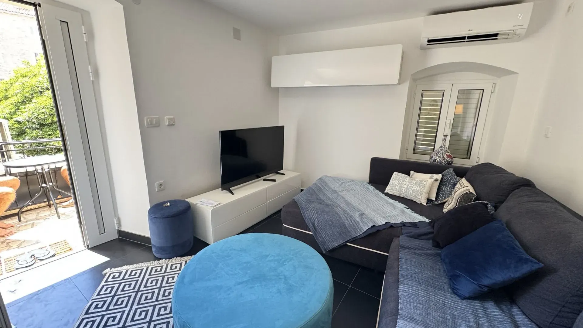Izdavanje, jednosoban stan, 40m², Stari Grad, Budva