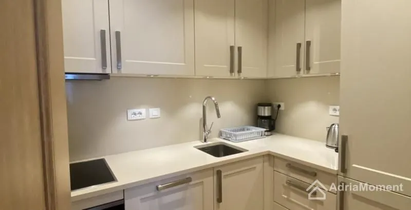 Prodaja, jednosoban stan, 83m², Centar, Tivat