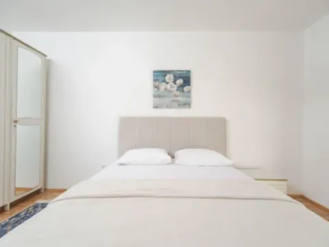 Izdavanje, jednosoban stan, 57m², Bulevar, Budva - image 4