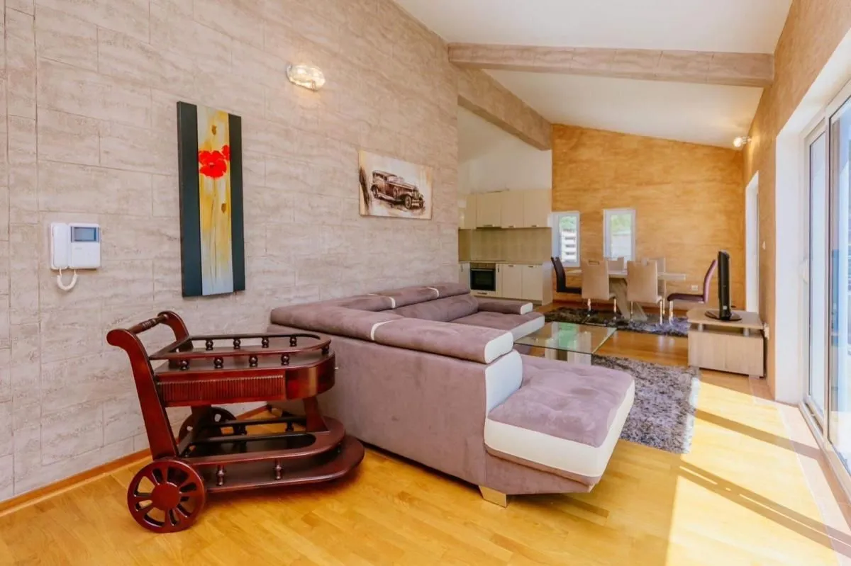 Sale, apartment, 89m², Petrovac, Budva