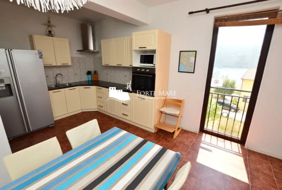 Prodaja, dvosoban stan, 90m², Kumbor, Herceg Novi