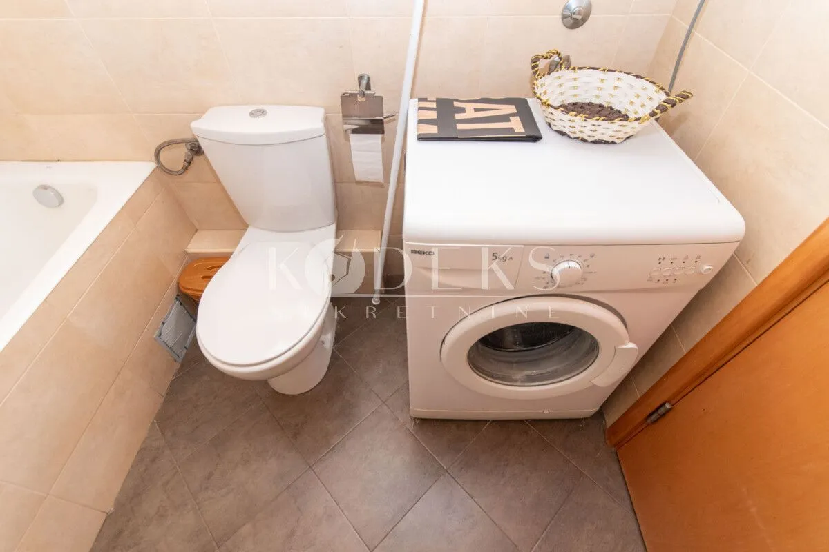 Izdavanje, trosoban stan, 71m², Stari Aerodrom, Podgorica