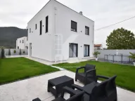 Izdavanje, kuća, 190m², Tološi, Podgorica - image 2