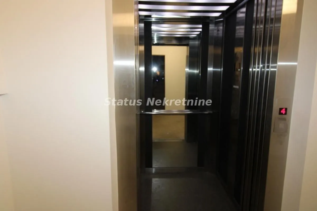 Prodaja, trosoban stan, 67m², Novo naselje, Novi Sad