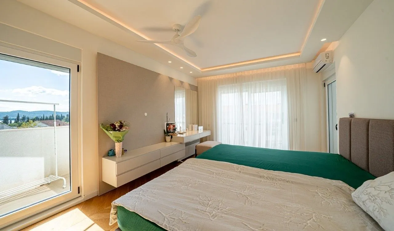 Prodaja, dvosoban stan, 122m², Centar, Tivat