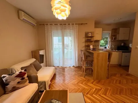 Izdavanje, stan, 29m², Podkošljun, Budva - image 3