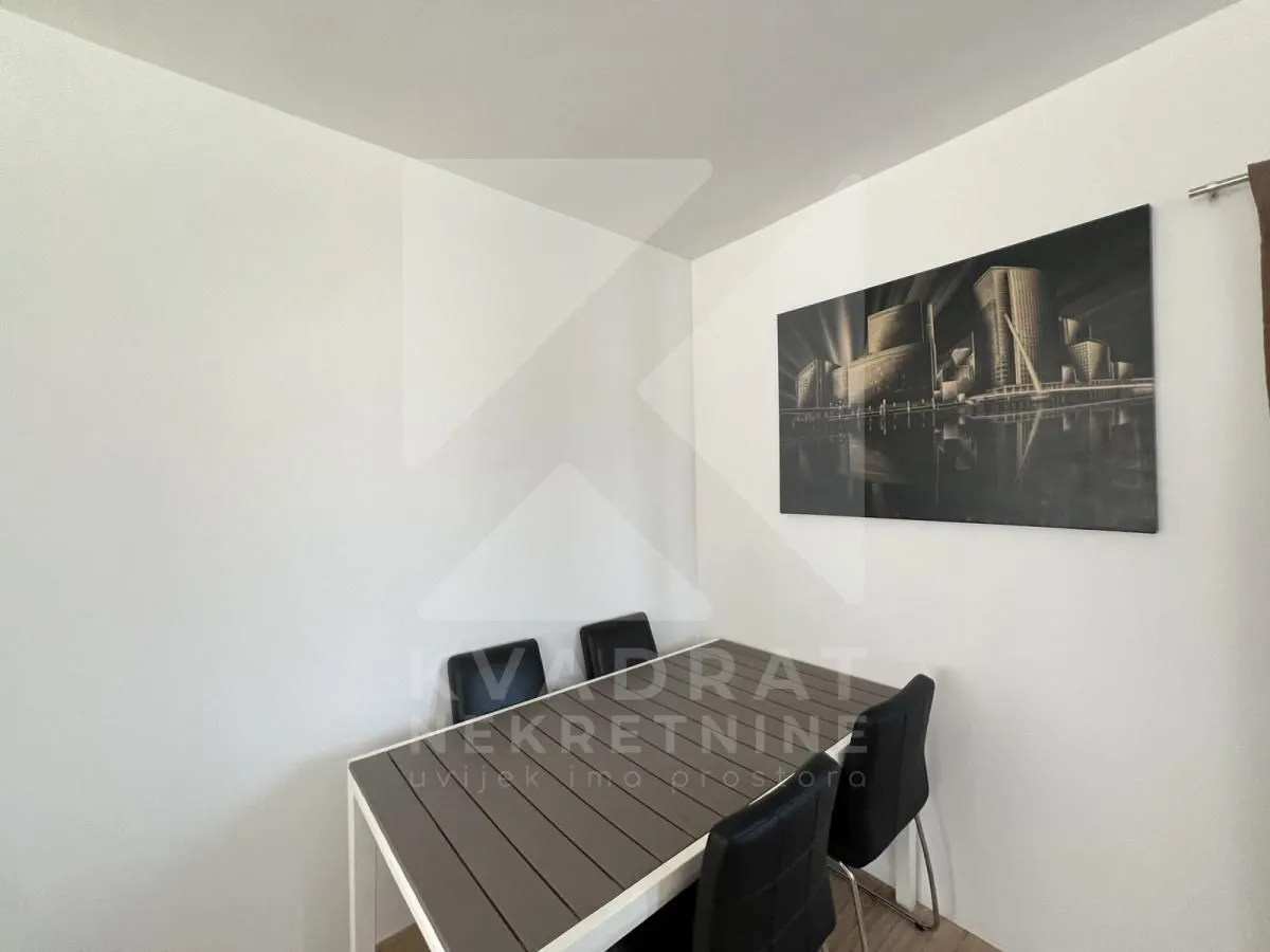 Izdavanje, kuća, 260m², Kokoti, Podgorica