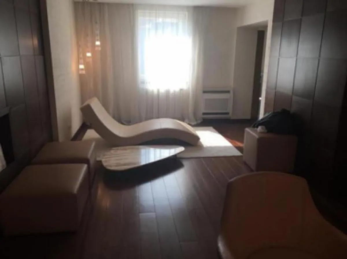 Rent, three bedroom apartment, 240m², Kalenić Pijaca, Vračar Sve Podlokacije