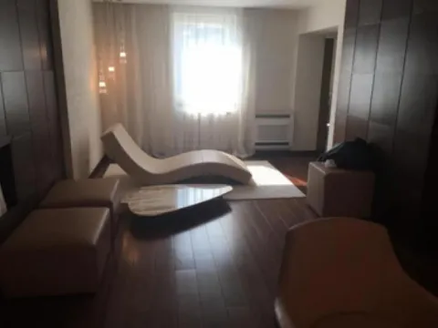 Izdavanje, trosoban stan, 240m², Kalenić Pijaca, Vračar Sve Podlokacije - image 10