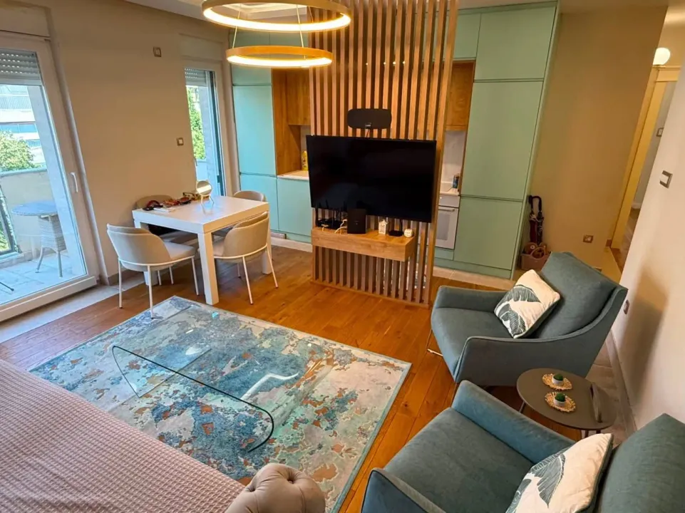 Izdavanje, dvosoban stan, 70m², Preko Morače, Podgorica
