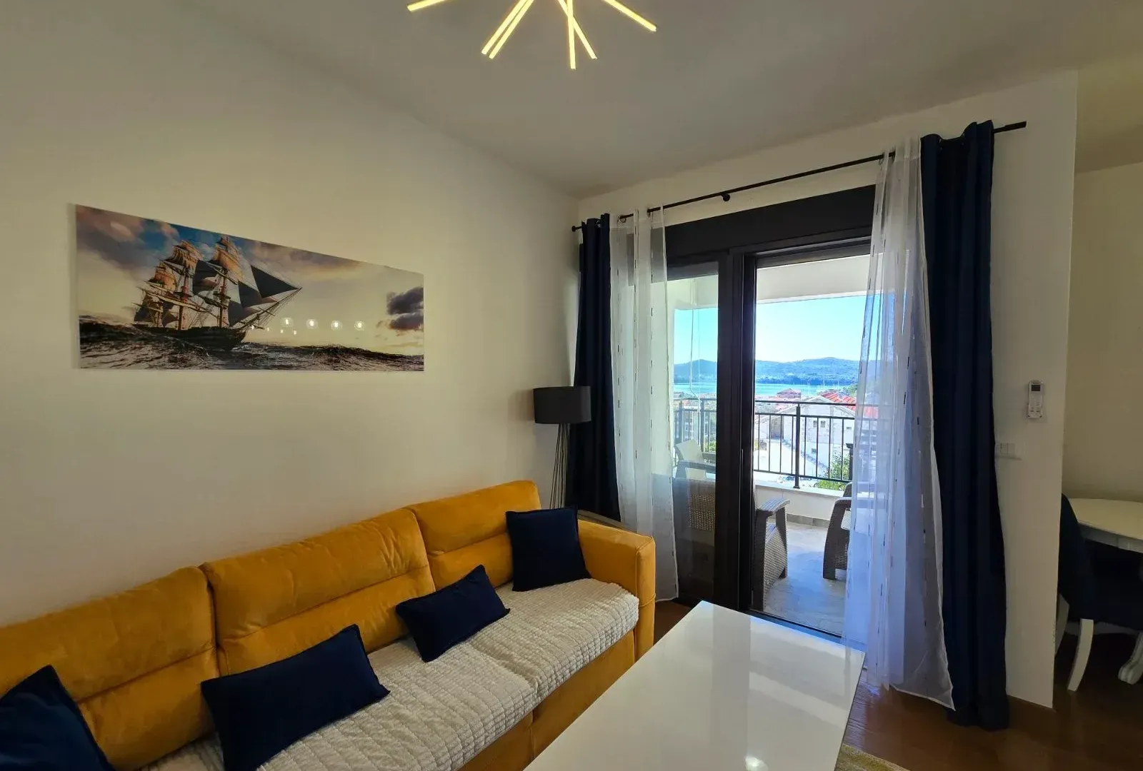 Izdavanje, stan, 58m², Tivat, Crna Gora