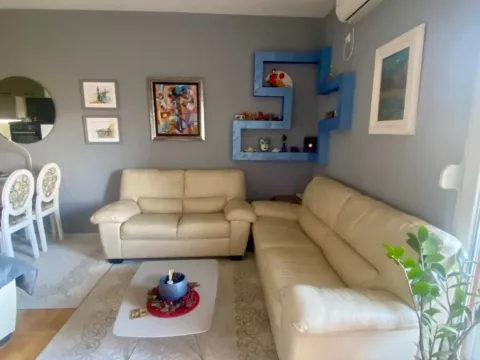 Izdavanje, dvosoban stan, 70m², Stari Aerodrom, Podgorica