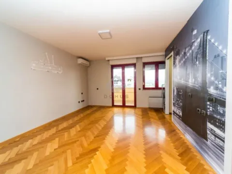 Prodaja, četvorosoban stan, 355m², Preko Morače, Podgorica - image 3