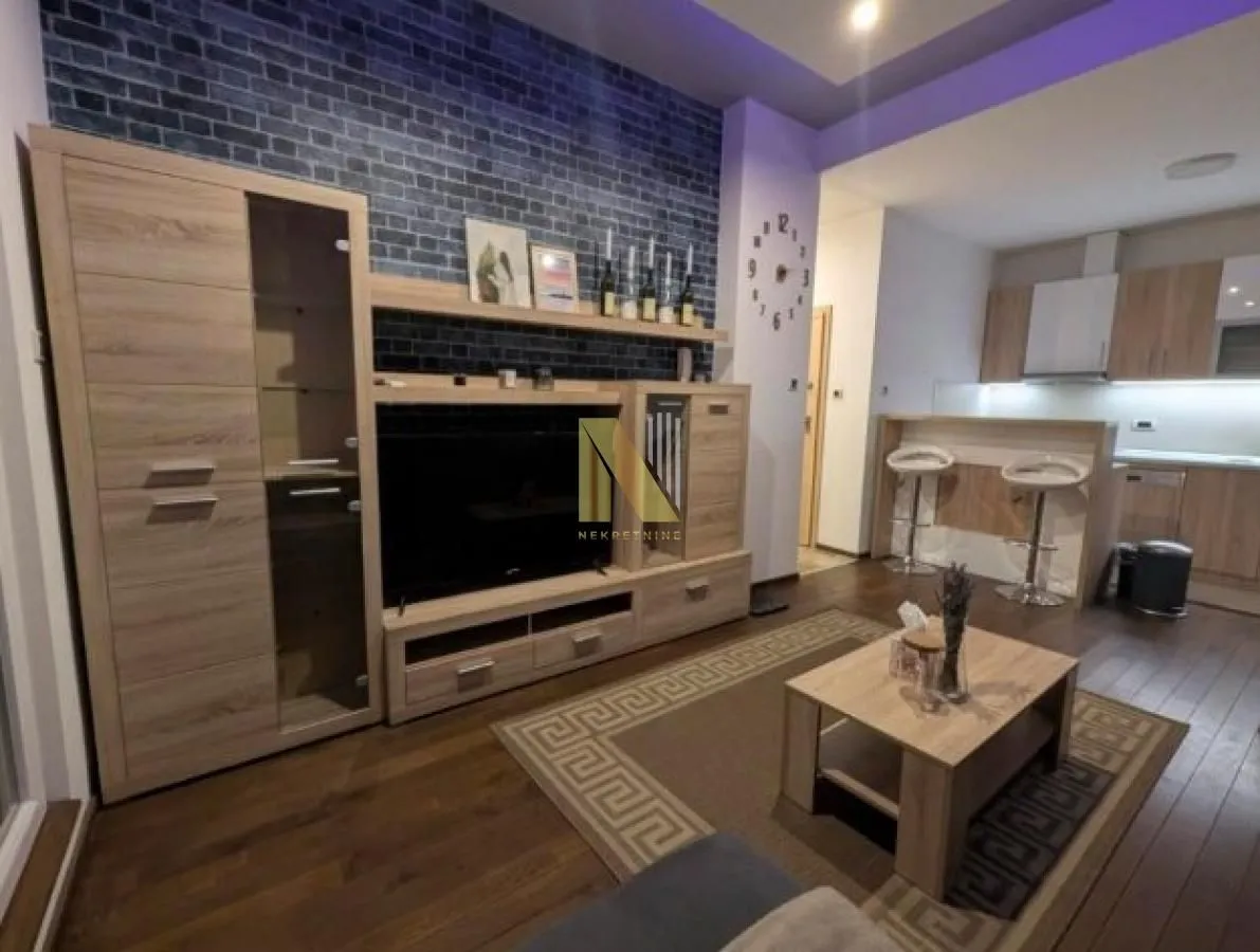 Izdavanje, dvosoban stan, 49m², Adamovićevo Naselje, Novi Sad Sve Podlokacije