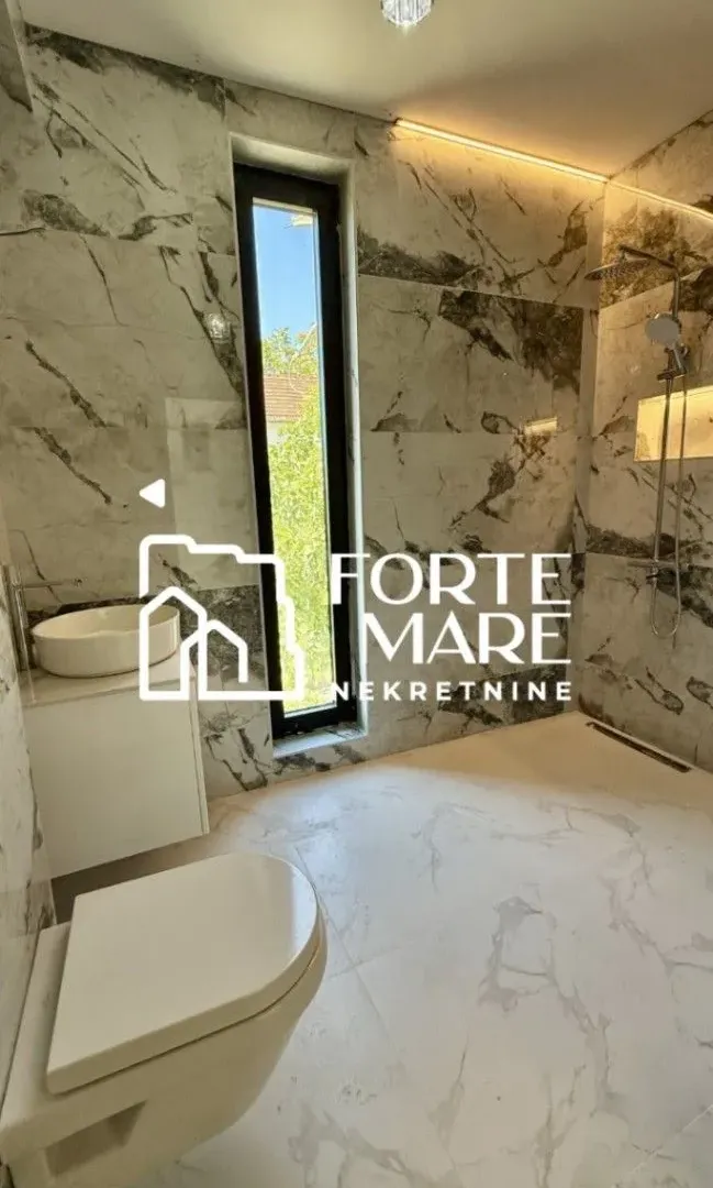 Prodaja, trosoban stan, 117m², Herceg Novi, Crna Gora