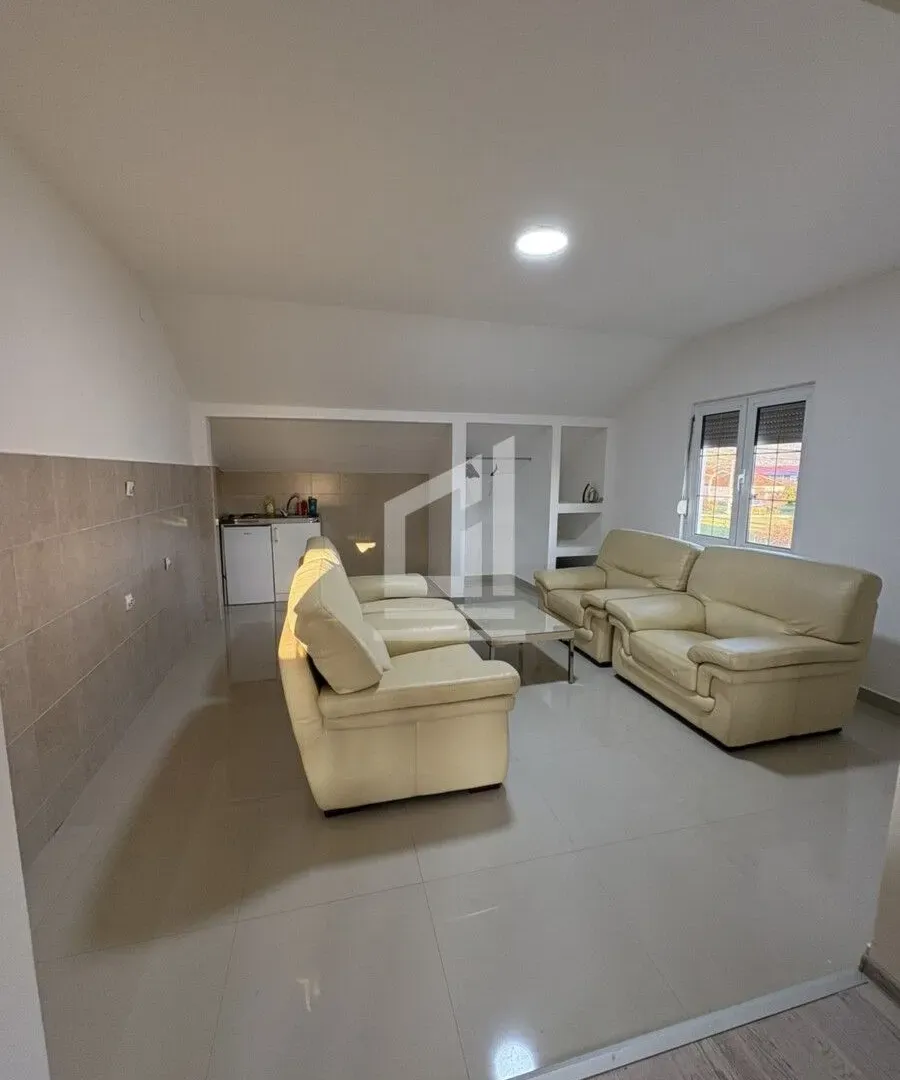Rent, house, 350m², Zlatica, Podgorica