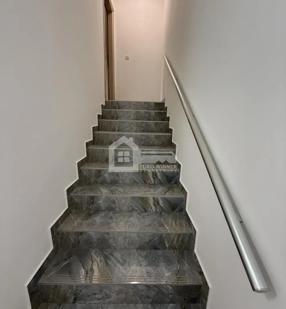 Prodaja, kuća, 162m², Zemun Gornji Grad, Zemun Sve Podlokacije