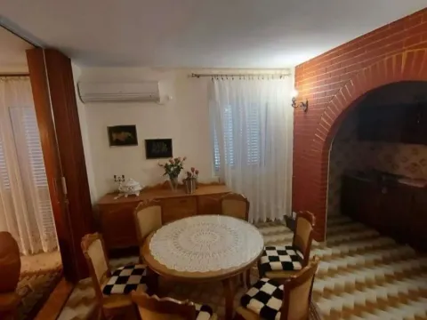 Izdavanje, trosoban stan, 110m², Mrčevac, Tivat - image 5