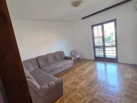 Izdavanje, trosoban stan, 85m², Stari Aerodrom, Podgorica - image 2