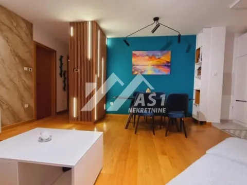 Izdavanje, trosoban stan, 65m², Rotkvarija, Novi Sad Sve Podlokacije