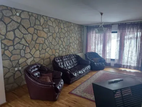 Izdavanje, kuća, 200m2, Kolašin Izdavanje, kuća, 200m2, Kolašin