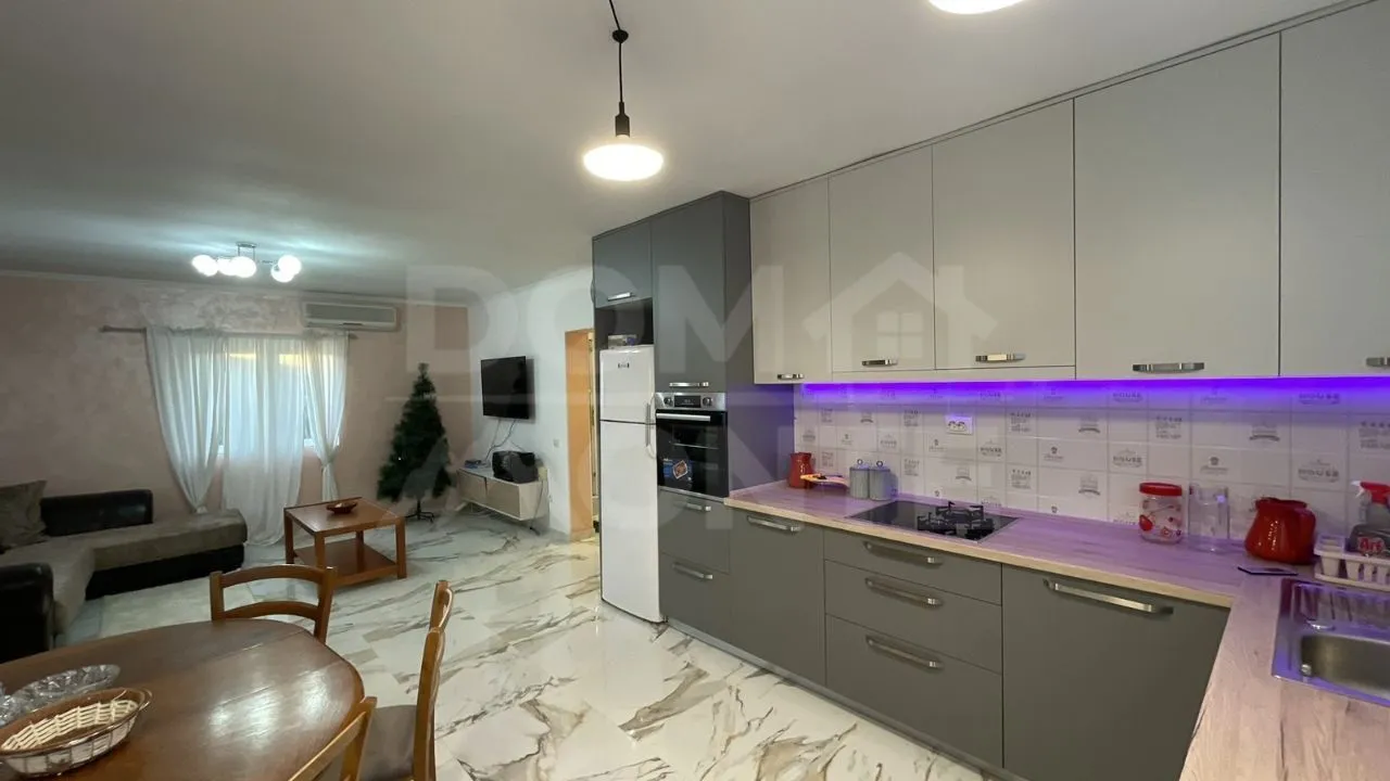 Izdavanje, dvosoban stan, 70m², Gradiošnica, Tivat