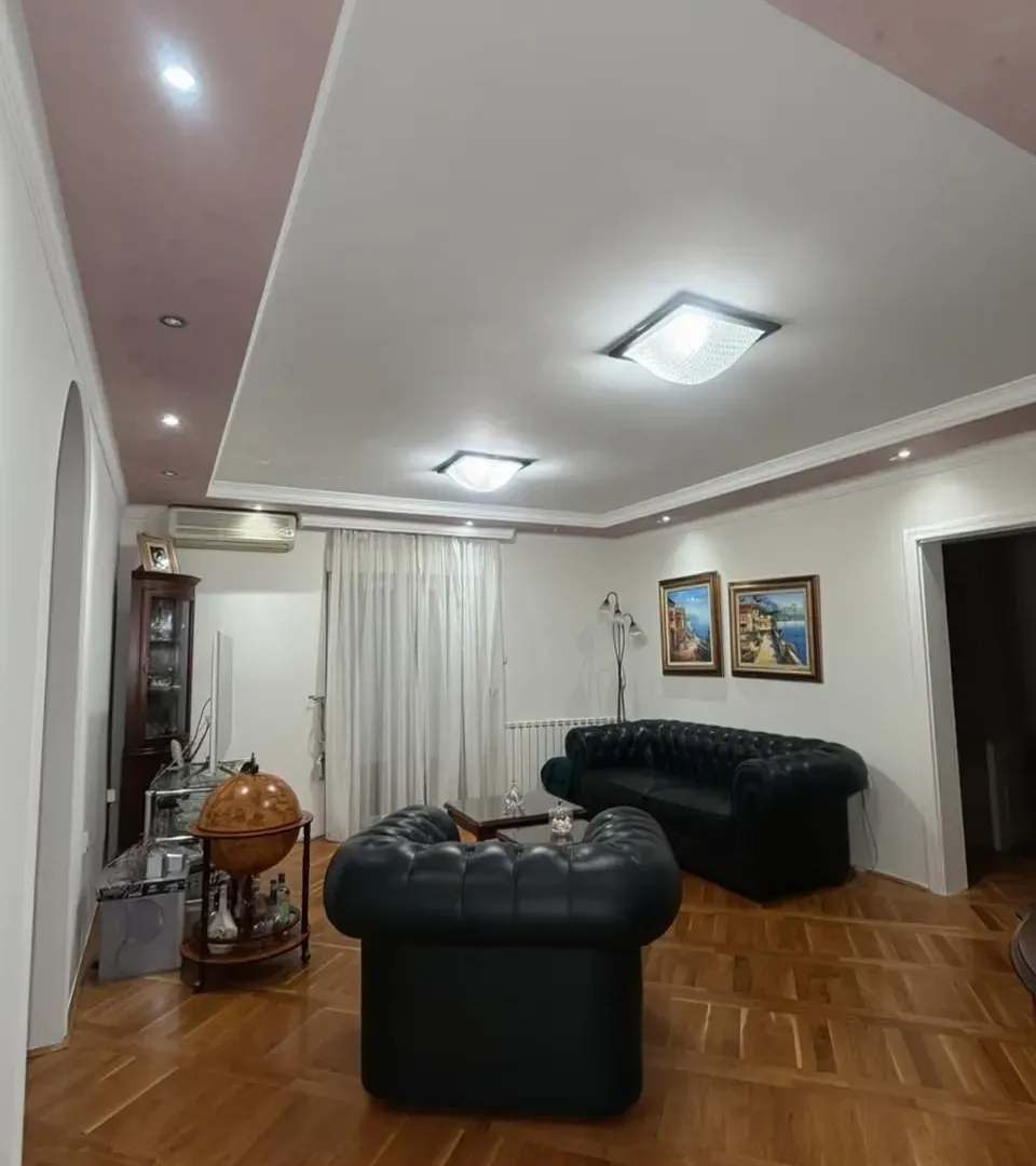 Izdavanje, četvorosoban stan, 120m², Škaljari, Kotor