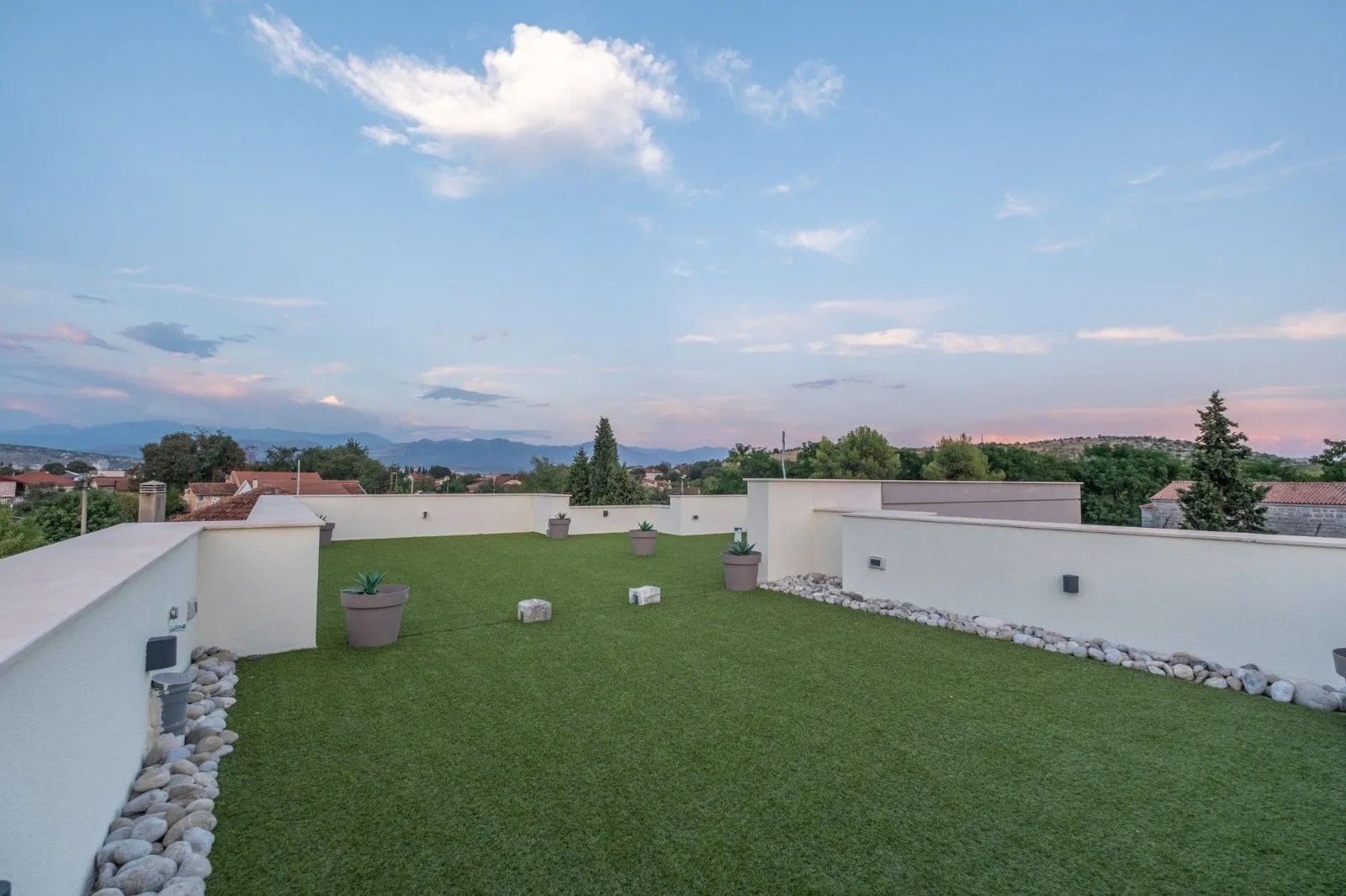Rent, house, 180m², Gornja Gorica, Podgorica