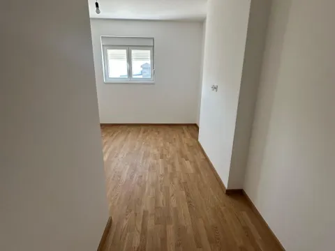 Prodaja, trosoban stan, 104m², Stari Aerodrom, Podgorica - image 4