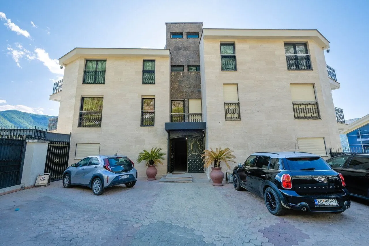 Prodaja, dvosoban stan, 85m², Dobrota, Kotor