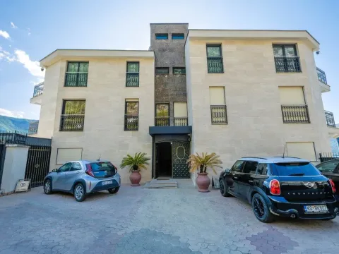 Prodaja, dvosoban stan, 85m², Dobrota, Kotor - image 19