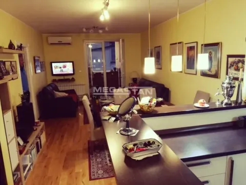 Stan in Zemun Cara Dušana