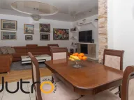 Prodaja, četvorosoban stan, 135m2, Centar, Podgorica