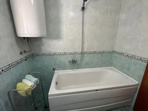 Izdavanje, dvosoban stan, 84m², Centar, Bar - image 9