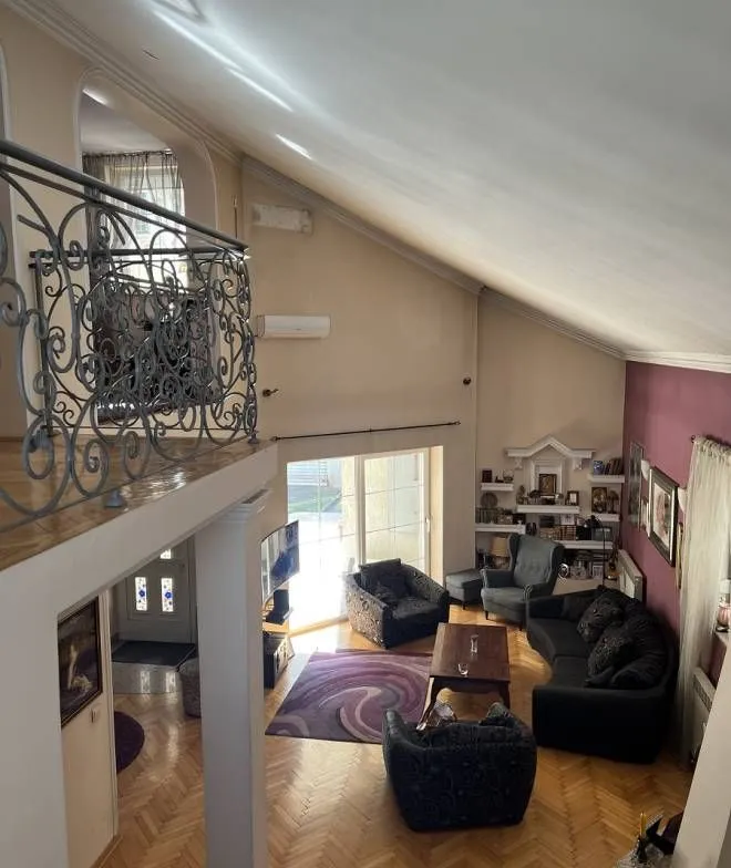 Rent, house, 264m², Šumice, Beograd