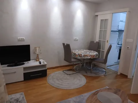 Rent, studio apartment, 32m², City Kvart, Podgorica - image 2