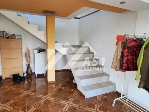 Izdavanje, kuća, 400m², Trandžament, Petrovaradin - image 5