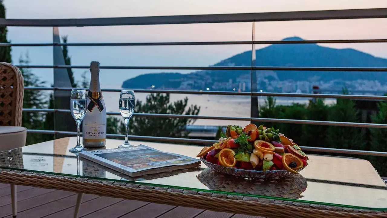 Prodaja, dvosoban stan, 186m², Centar, Budva